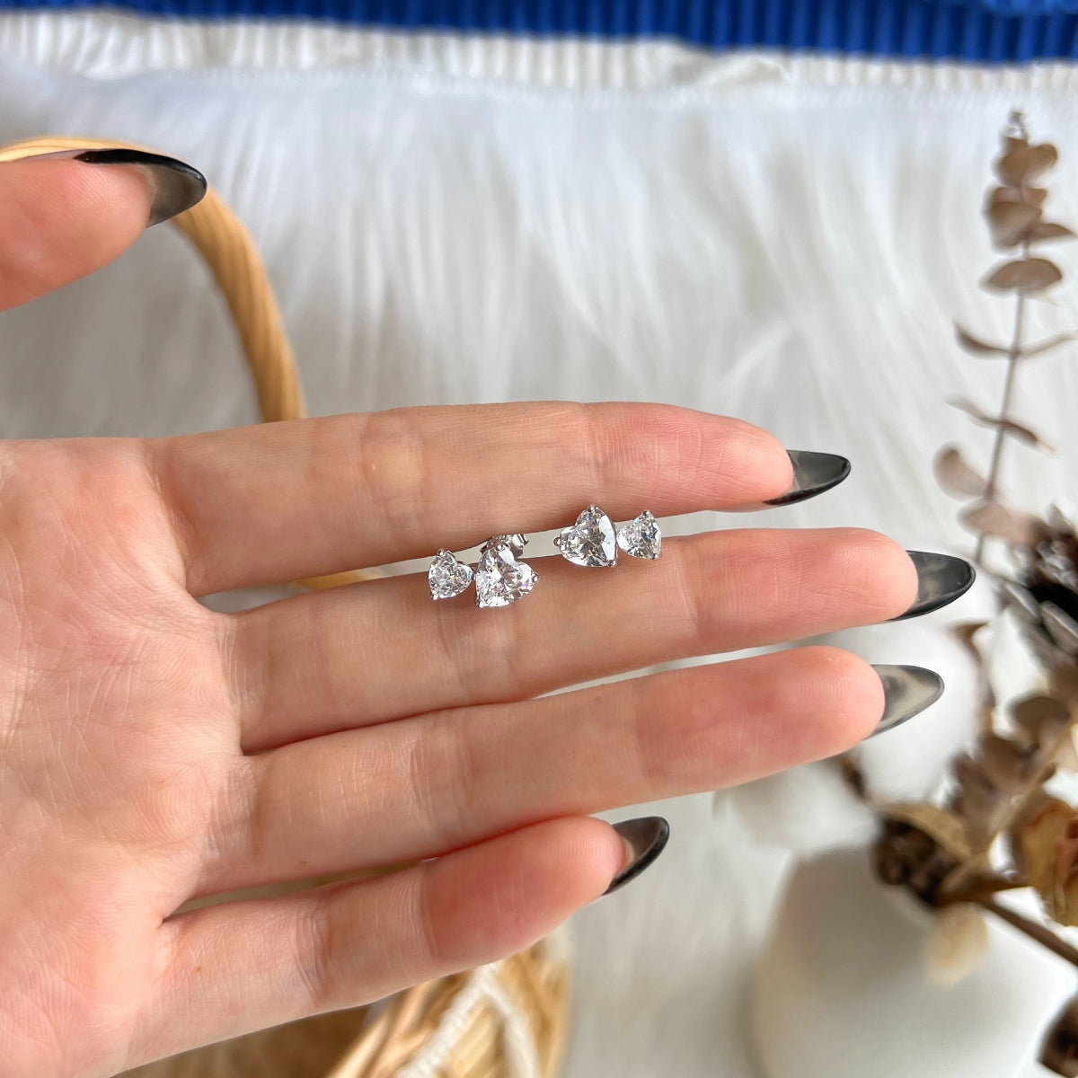 [Joyas Regalia] Pendientes clásicos estilo princesa con doble corazón