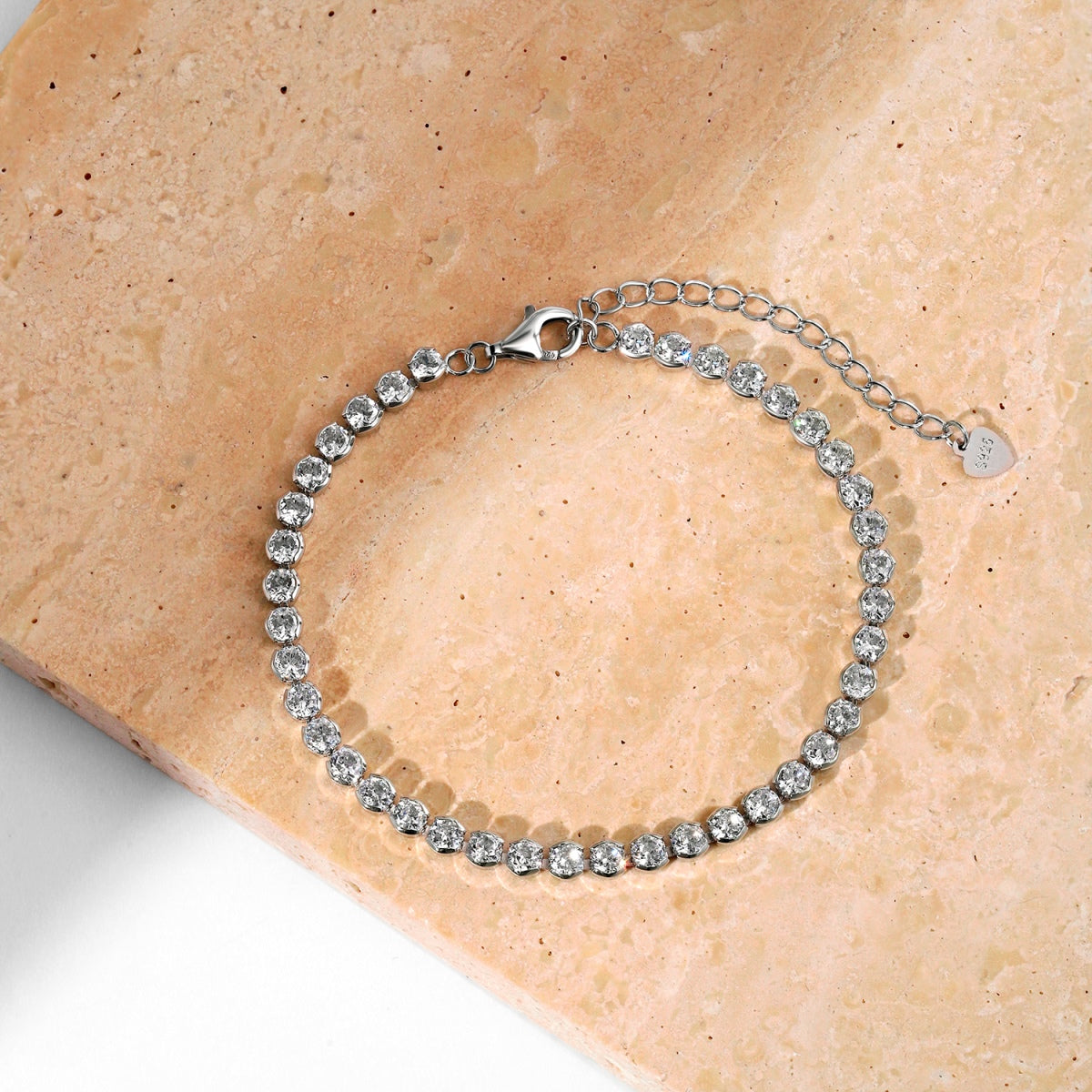[Joyas Regalia] Pulsera diaria adornada con corte redondo brillante
