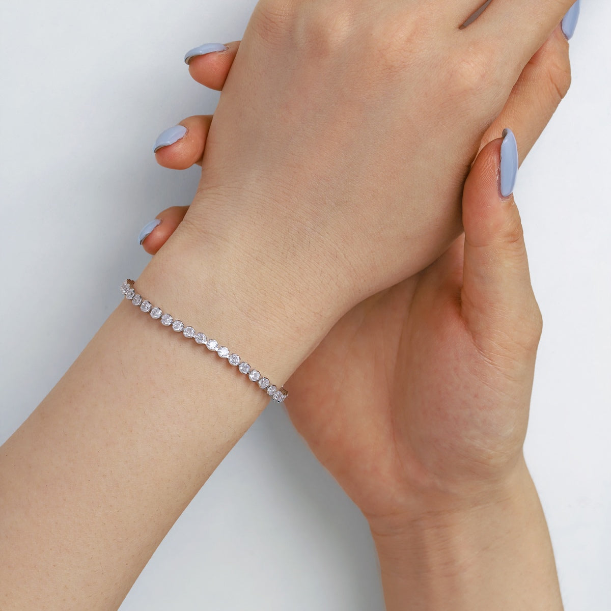 [Joyas Regalia] Pulsera diaria adornada con corte redondo brillante