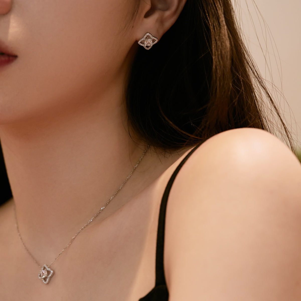 [Joyas Regalia] Elegantes pendientes de diario con corte princesa y forma de estrella