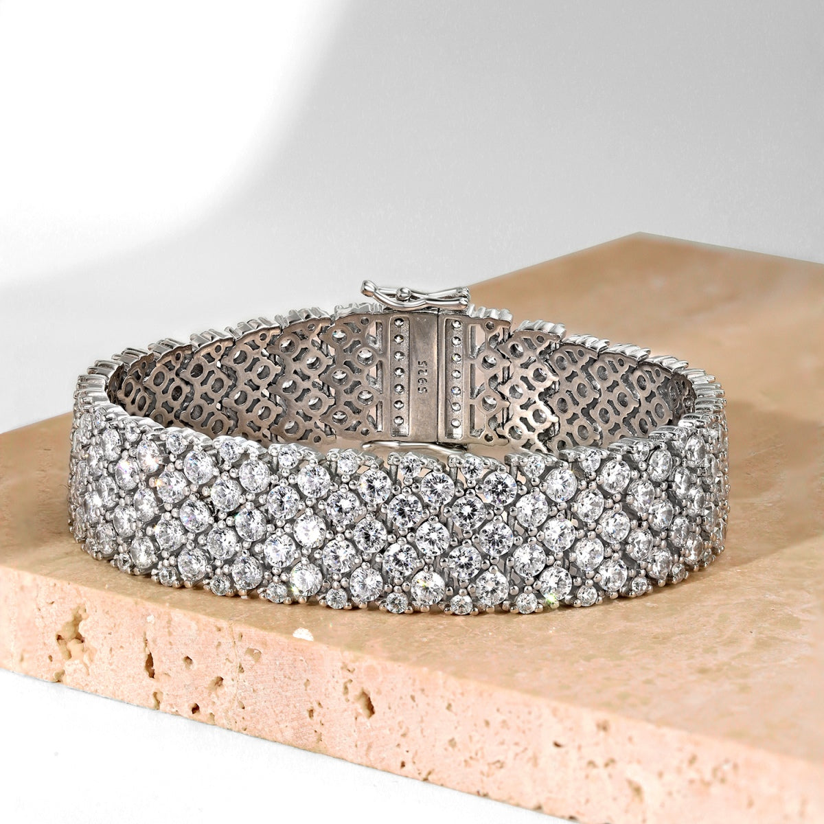 [Joyas Regalia] Pulsera de fiesta con corte redondo elegante y ornamentado