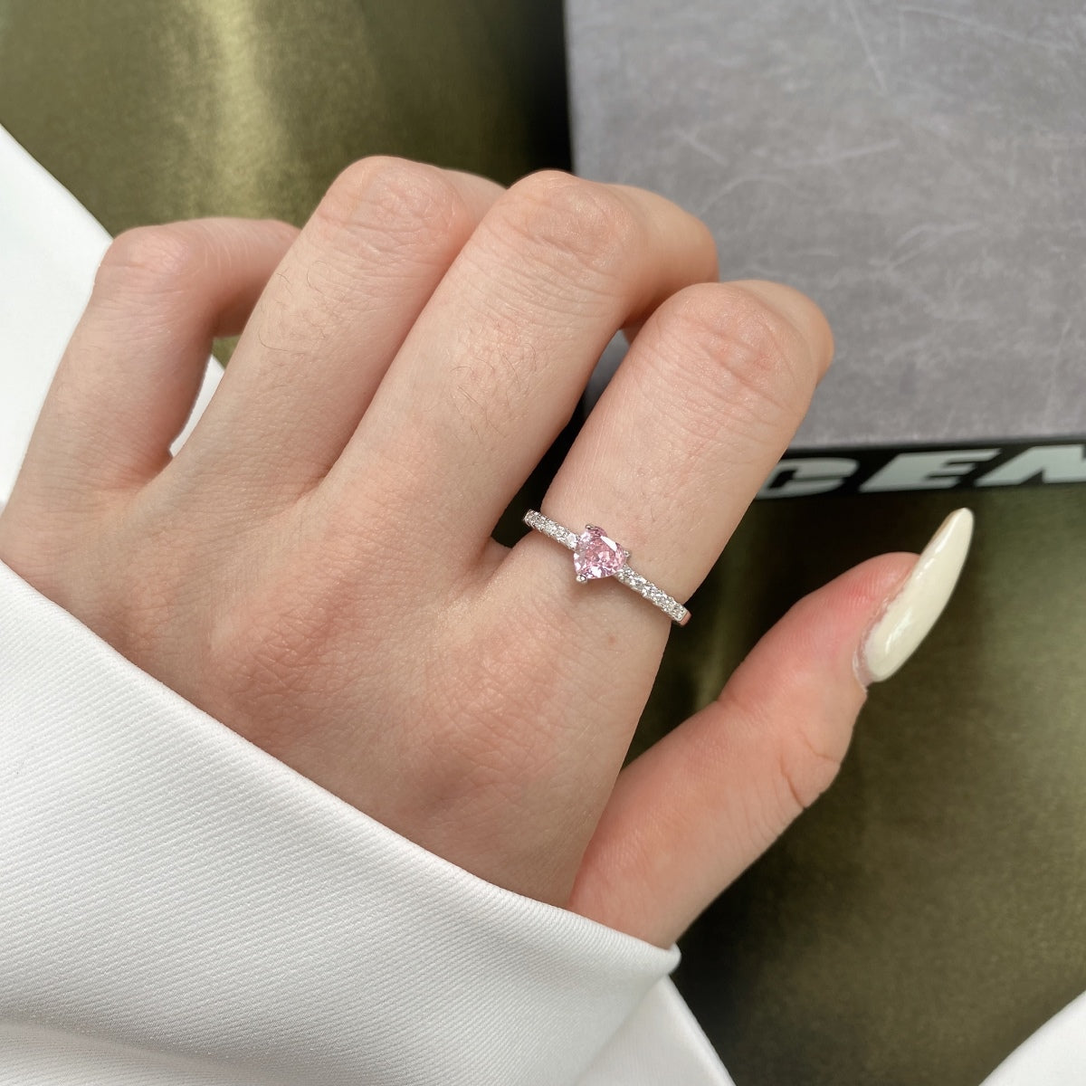[Joyas Regalia] Anillo de eternidad con forma de corazón de 0,5 quilates