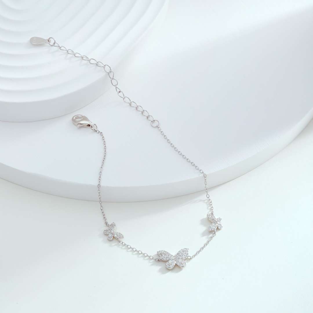 [Joyas Regalia]Pulsera delicada con colgante de mariposa