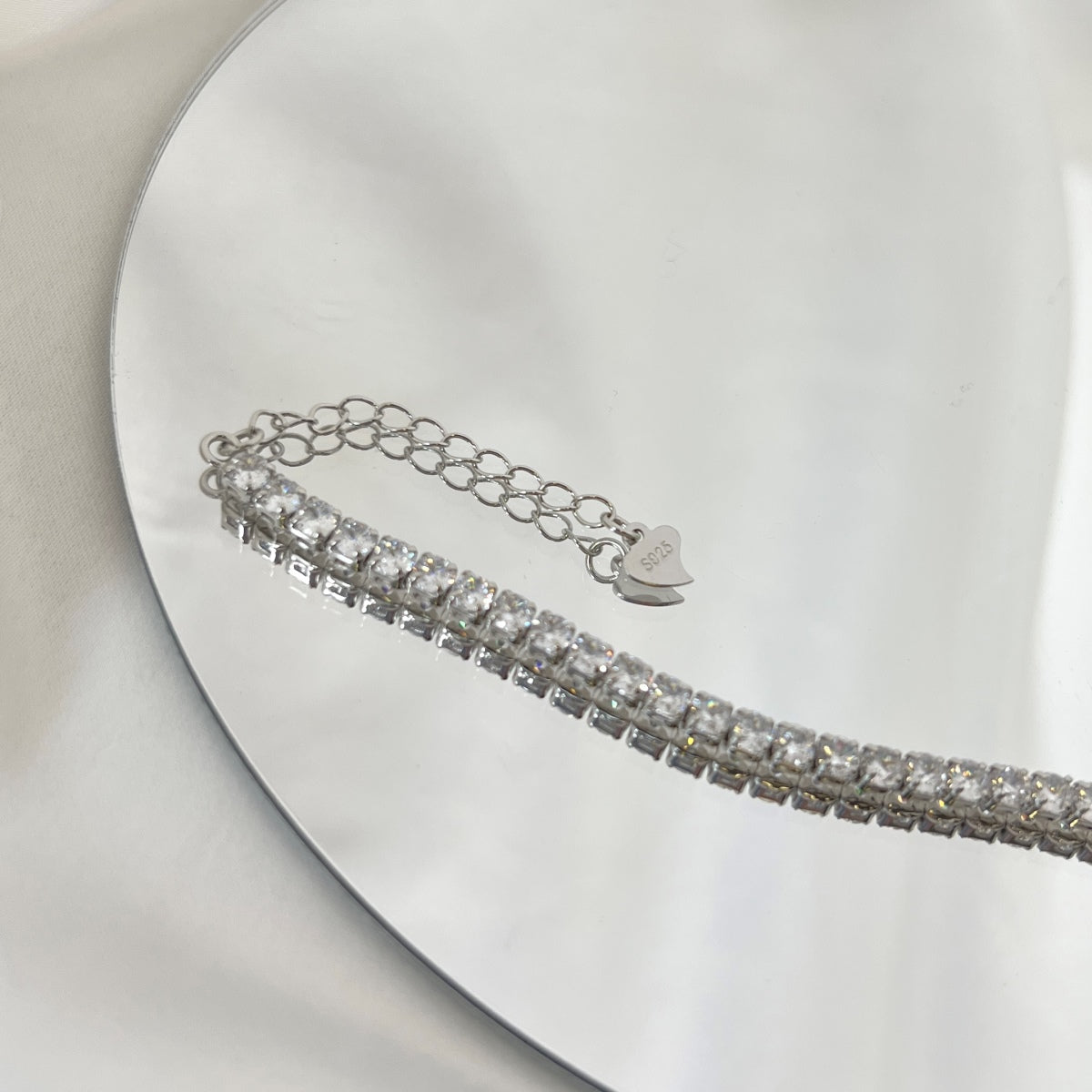 [Joyas Regalia] Pulsera diaria con corte redondo brillante