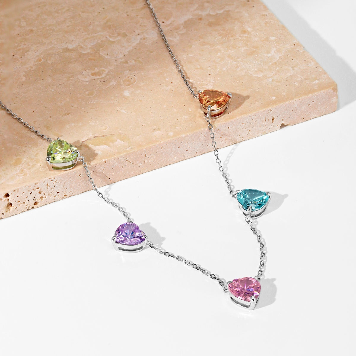 [Bijoux Regalia] Collier scintillant en forme de cœur coloré
