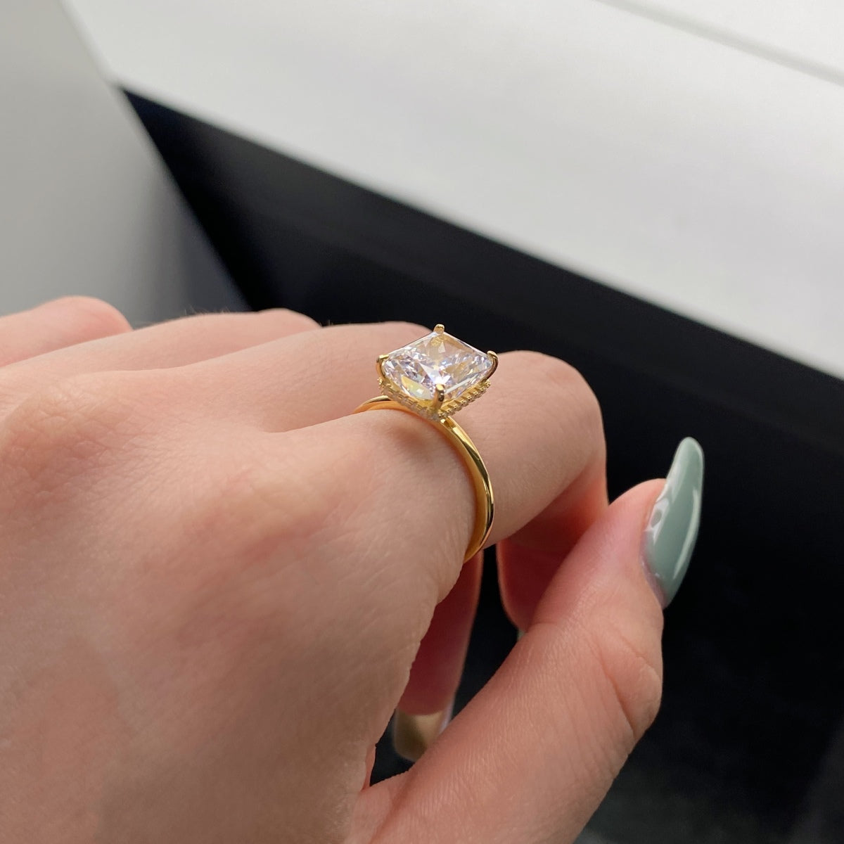 [Joyas Regalia] Anillo de banquete de 4,0 quilates con corte radiante y ornamentado