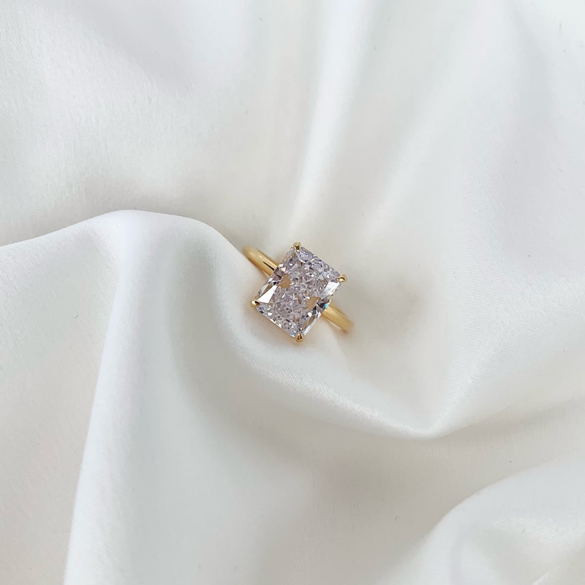 [Joyas Regalia] Anillo de banquete de 4,0 quilates con corte radiante y ornamentado
