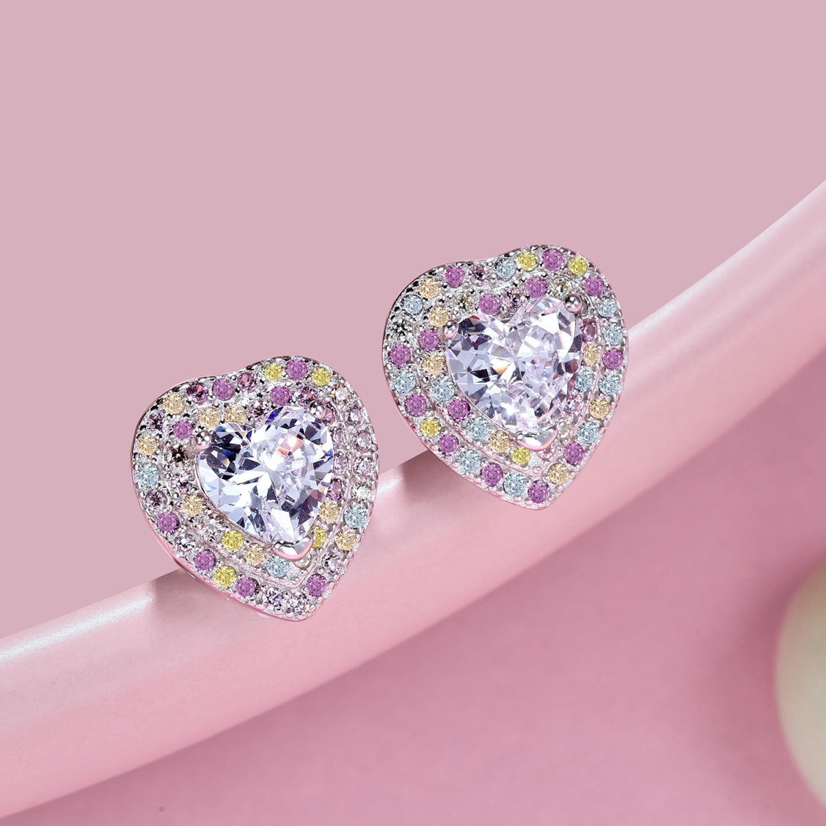 [Joyas Regalia] Pendientes deslumbrantes con forma de corazón