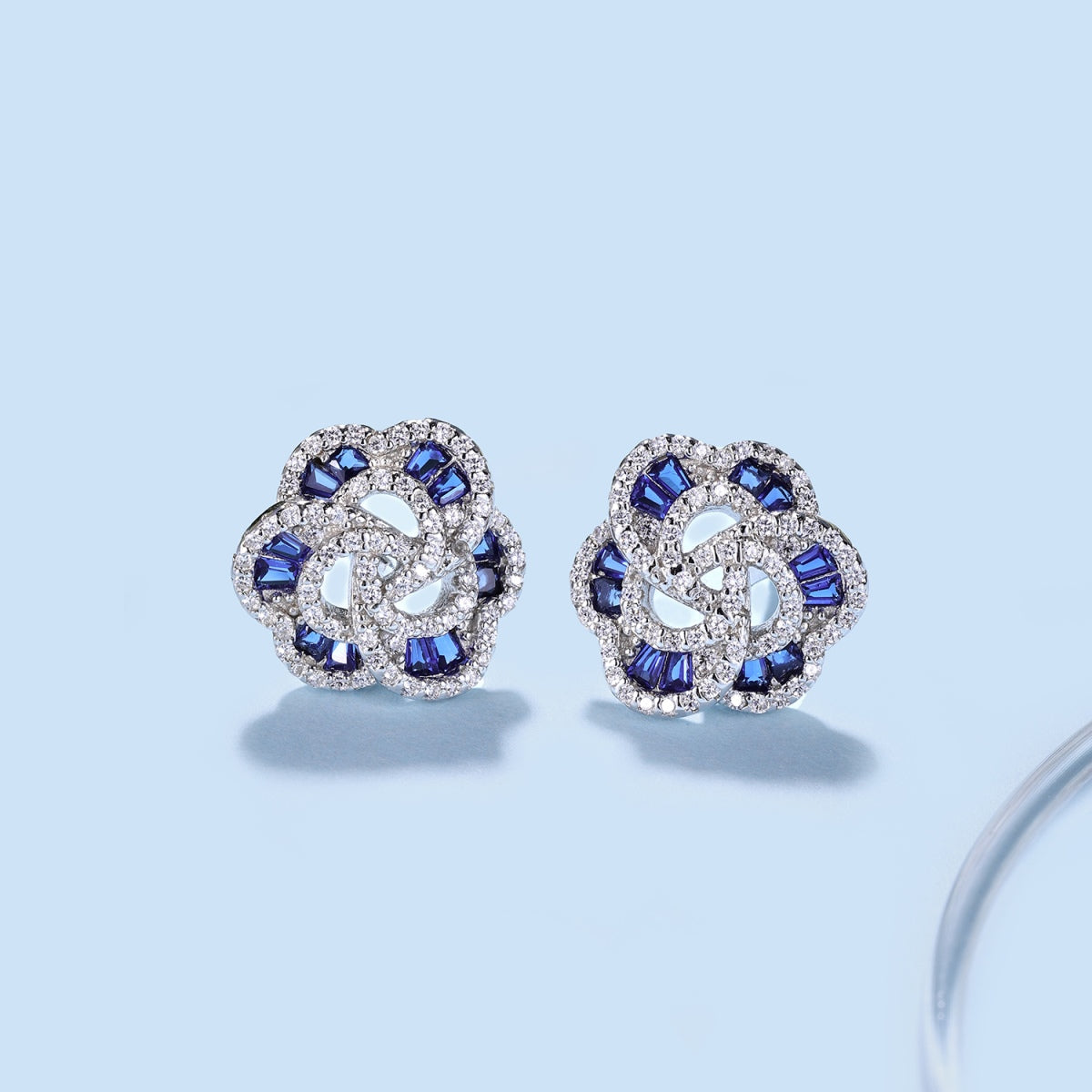 [Joyas Regalia] Exquisitos pendientes diarios con forma de flor