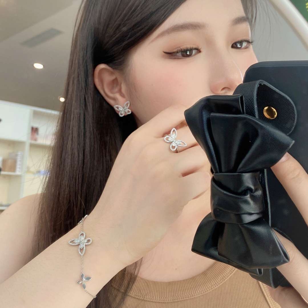[Bijoux Regalia] Bracelet pendentif papillon délicat