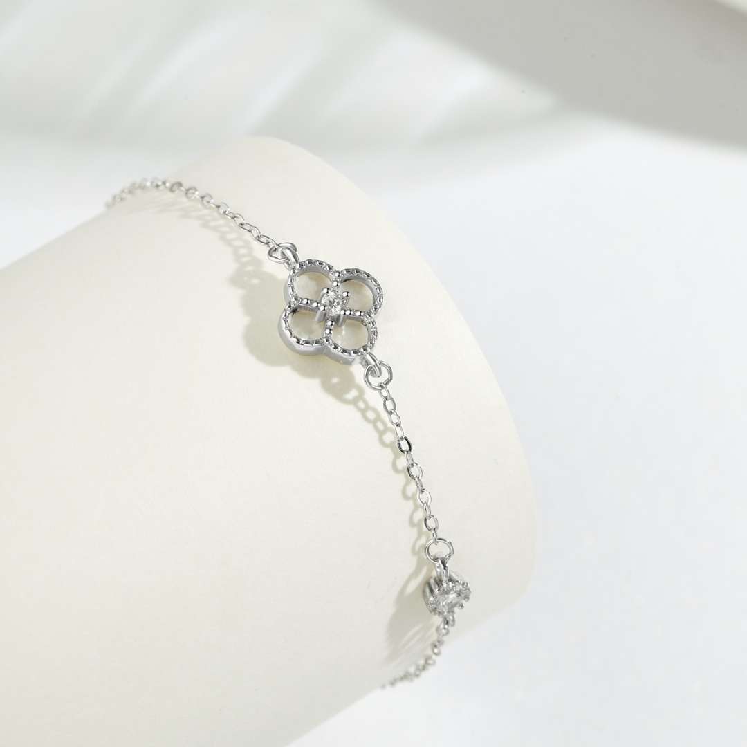 [Joyas Regalia] Delicada pulsera de trébol de cuatro hojas