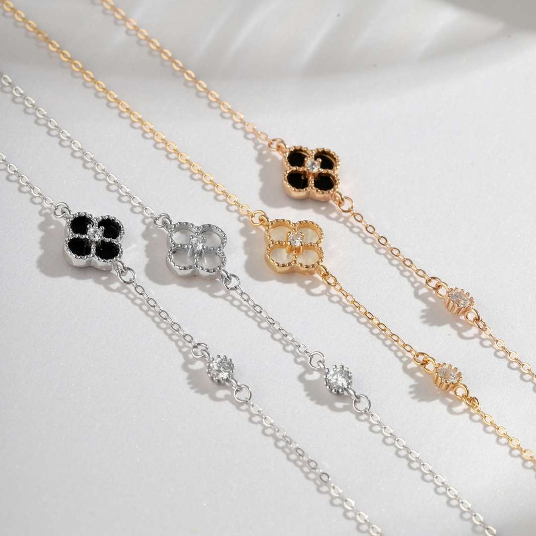 [Joyas Regalia] Delicada pulsera de trébol de cuatro hojas
