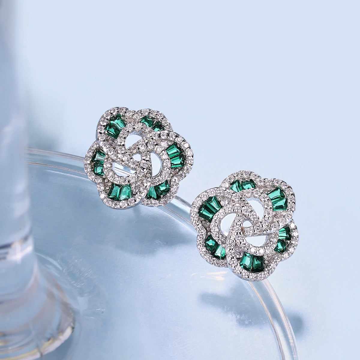 [Joyas Regalia] Exquisitos pendientes diarios con forma de flor
