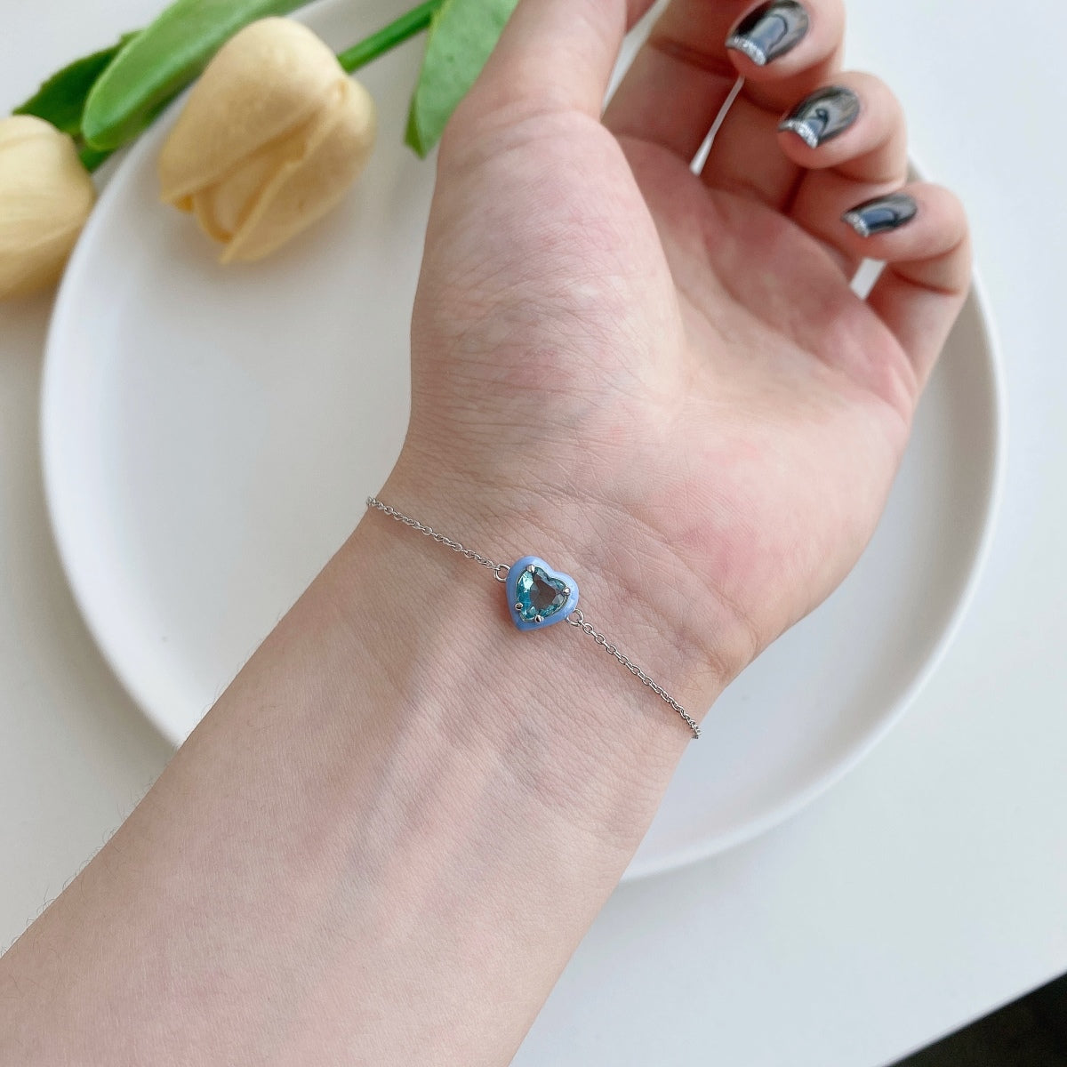 [Joyas Regalia] Pulsera romántica con forma de corazón brillante para enamorados
