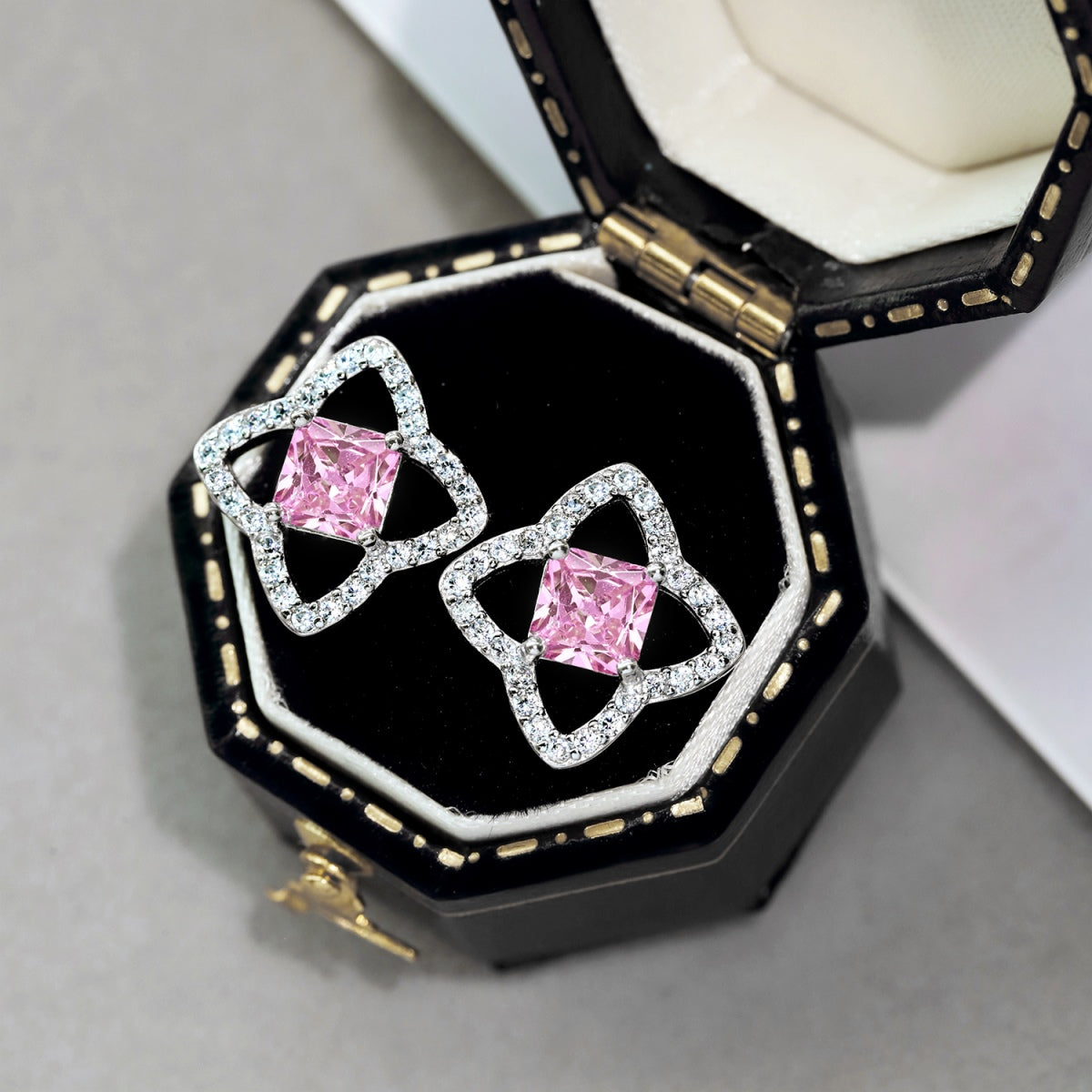 [Joyas Regalia] Elegantes pendientes de diario con corte princesa y forma de estrella