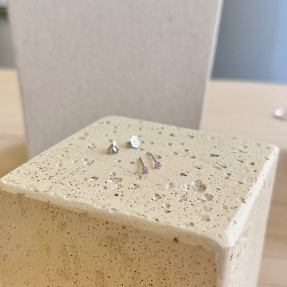 [Joyas Regalia] Delicados pendientes solitarios