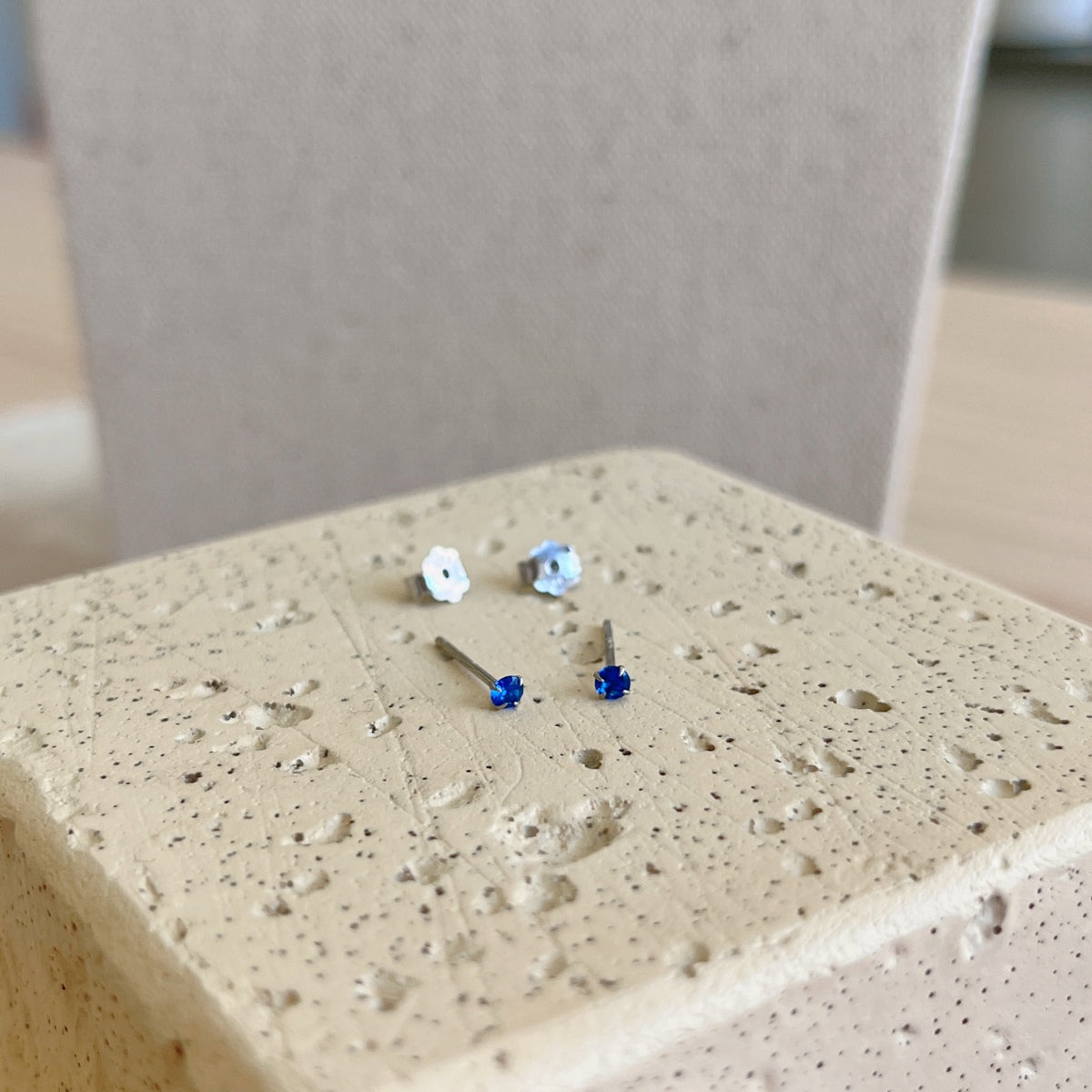 [Joyas Regalia] Delicados pendientes solitarios