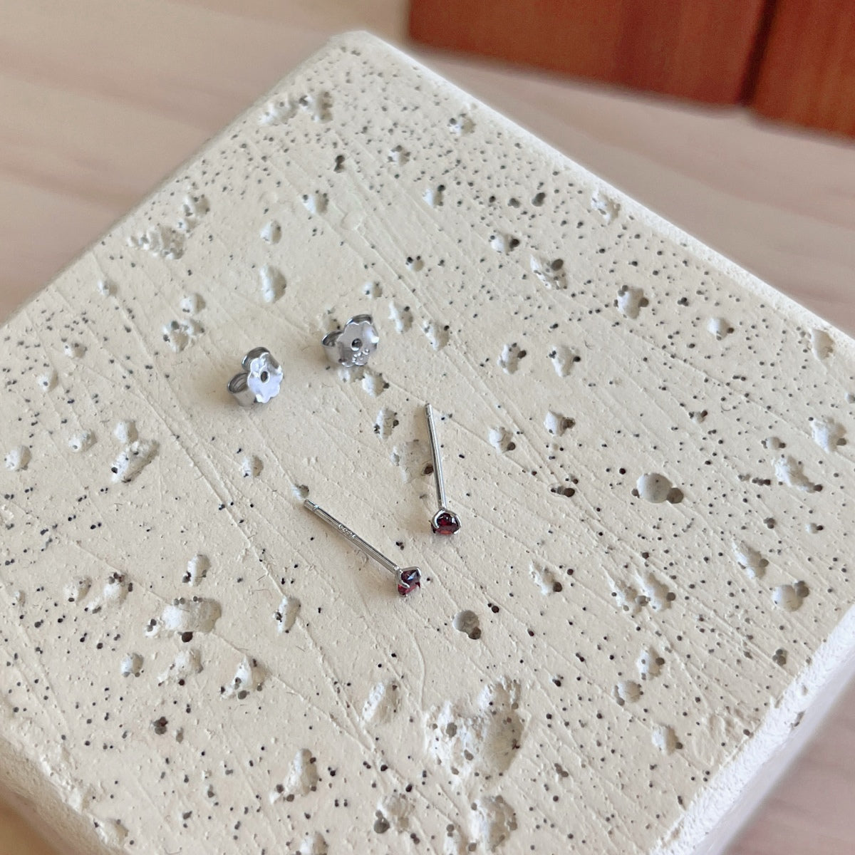 [Joyas Regalia] Delicados pendientes solitarios