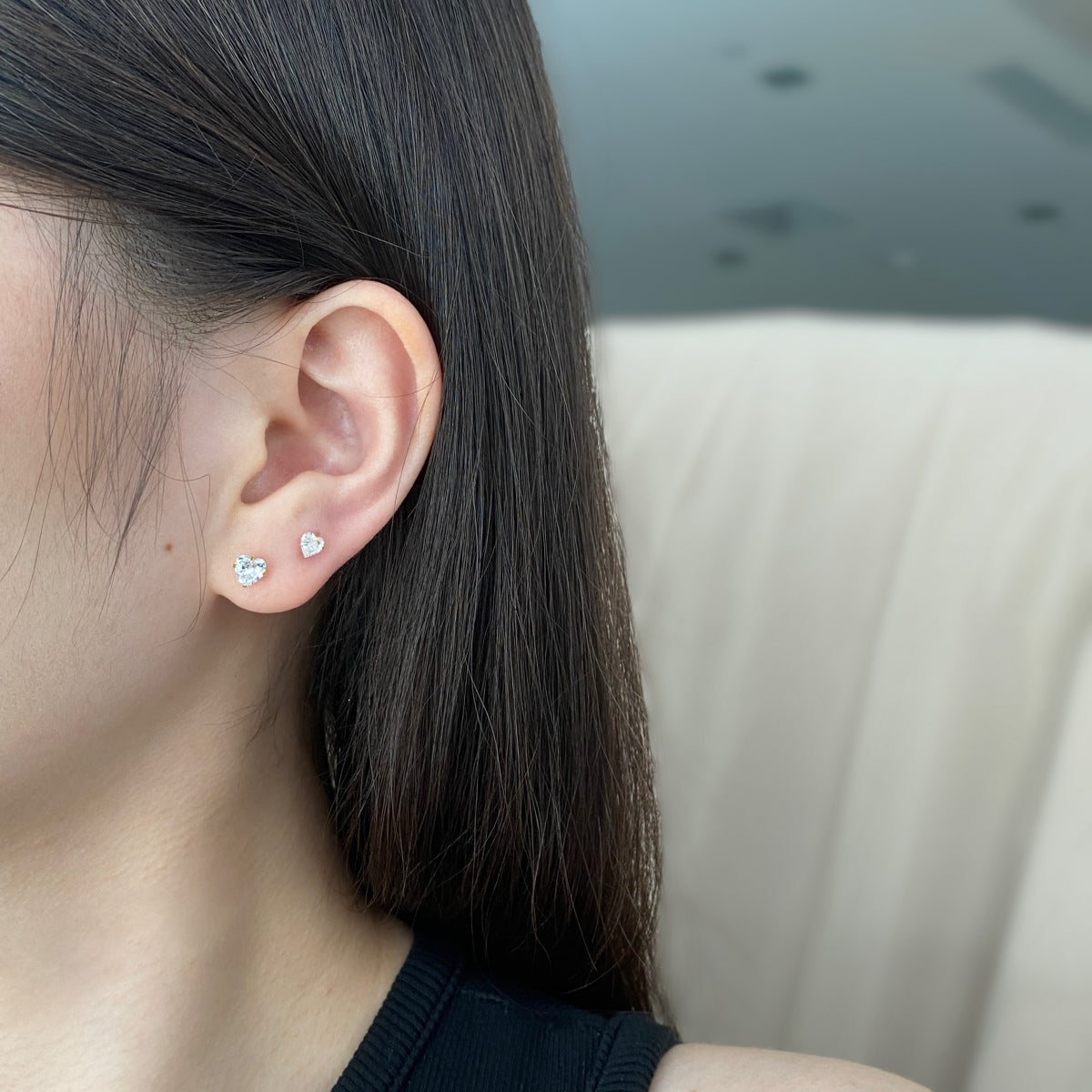 [Joyas Regalia] Pendientes sencillos con forma de corazón brillante