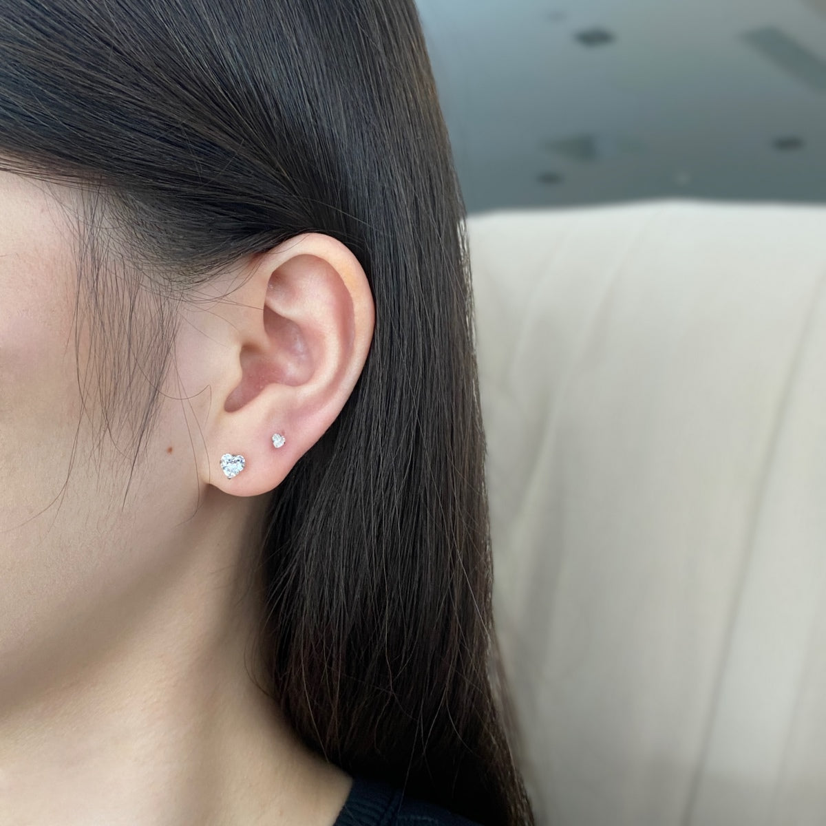 [Joyas Regalia] Pendientes sencillos con forma de corazón brillante