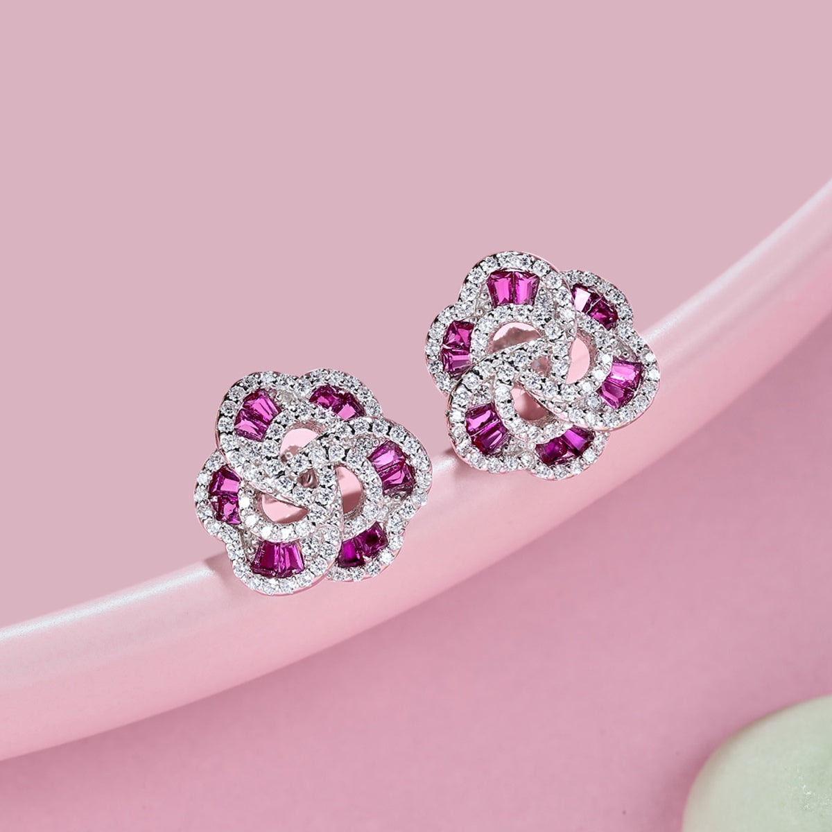 [Joyas Regalia] Exquisitos pendientes diarios con forma de flor