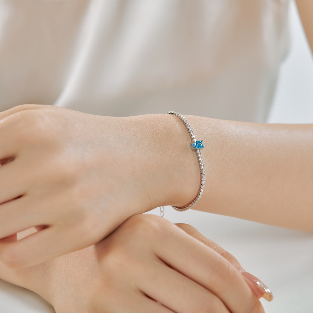 [Joyas Regalia] Pulsera diaria de corte ovalado exquisito de 0,75 quilates