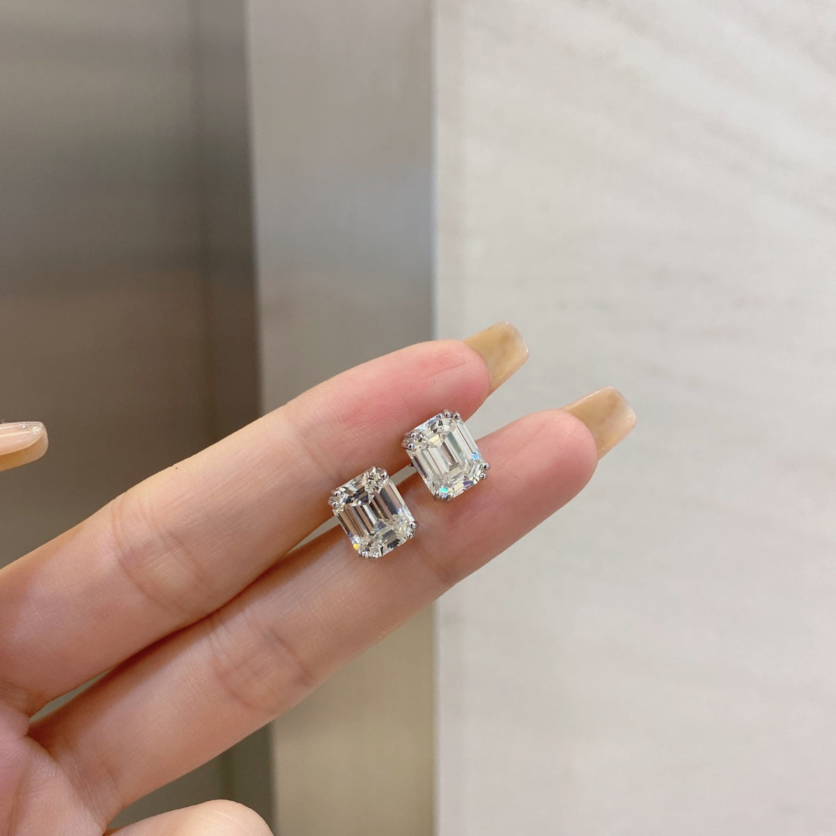 [Joyas Regalia] Pendientes de forma cuadrada deslumbrantes
