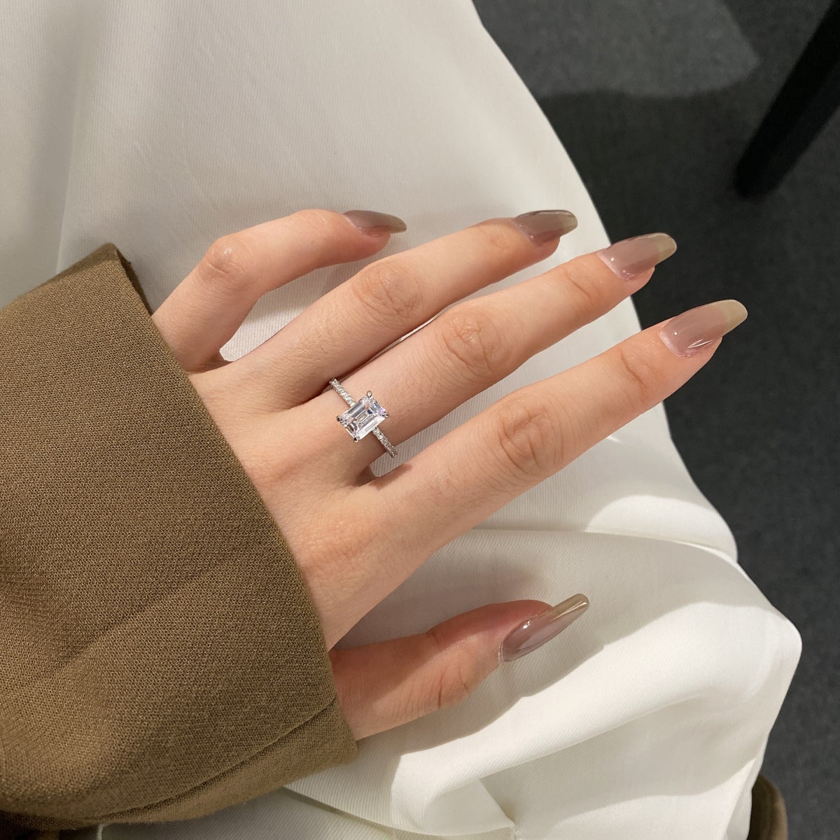 [Bijoux Regalia] Bague de fête ornée scintillante de 2,0 carats avec taille radiante