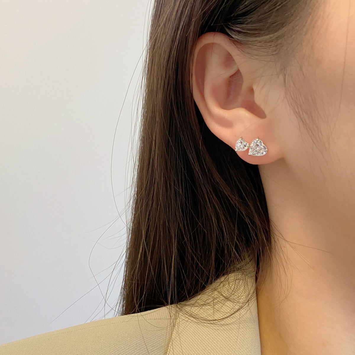[Joyas Regalia] Pendientes clásicos estilo princesa con doble corazón
