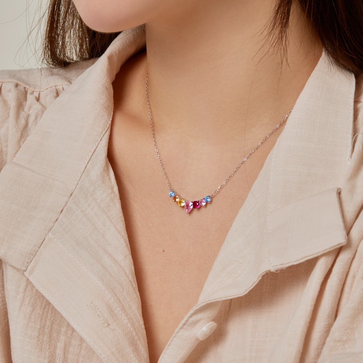 [Joyas Regalia] Delicado collar de corazón colorido
