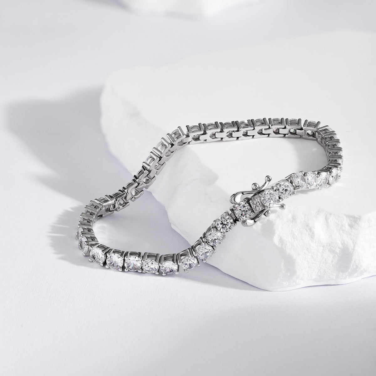 [Regalia jewelry]Luxurious Ornate Round Cut Tennis Bracelet