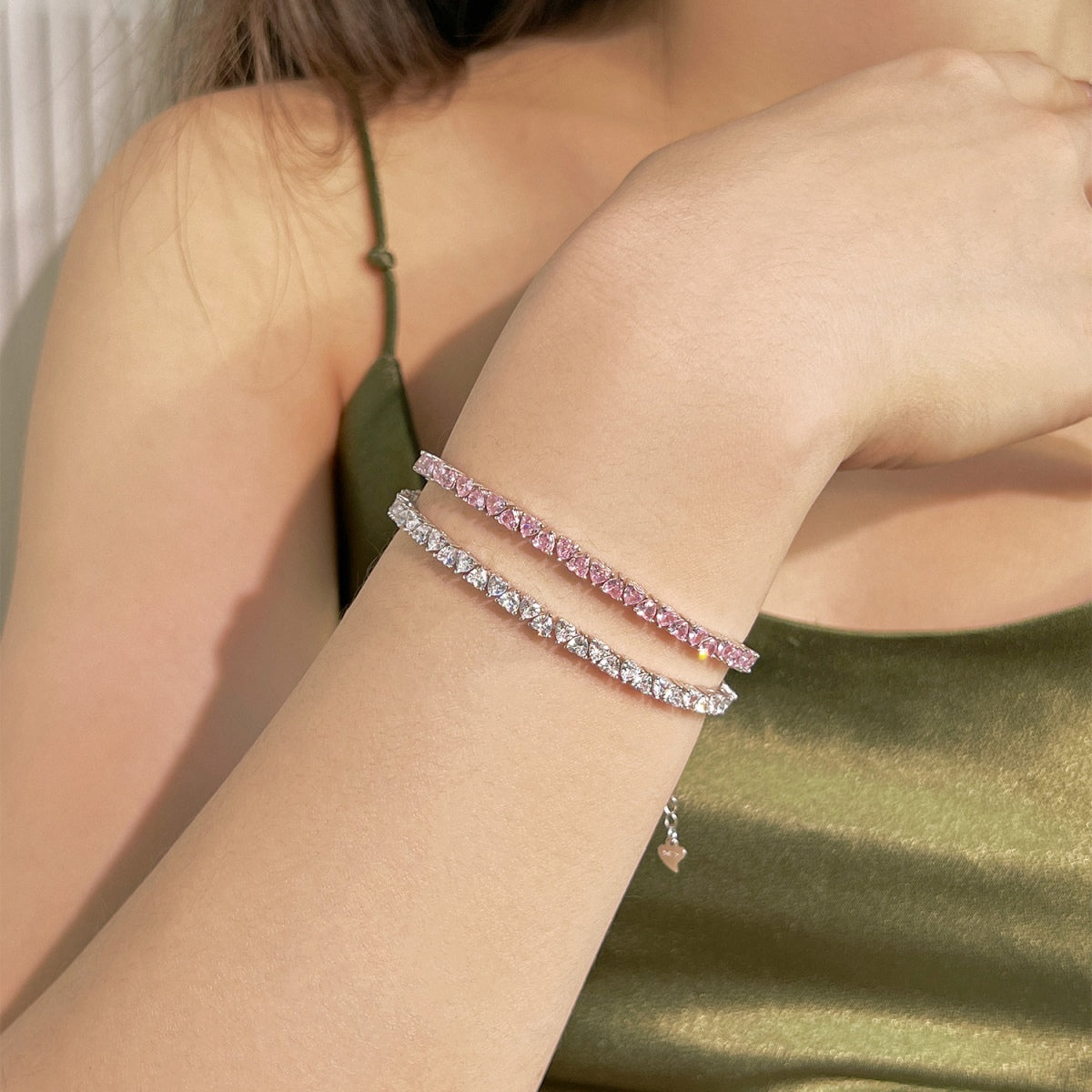 [Joyas Regalia] Pulsera romántica deslumbrante con forma de corazón para enamorados