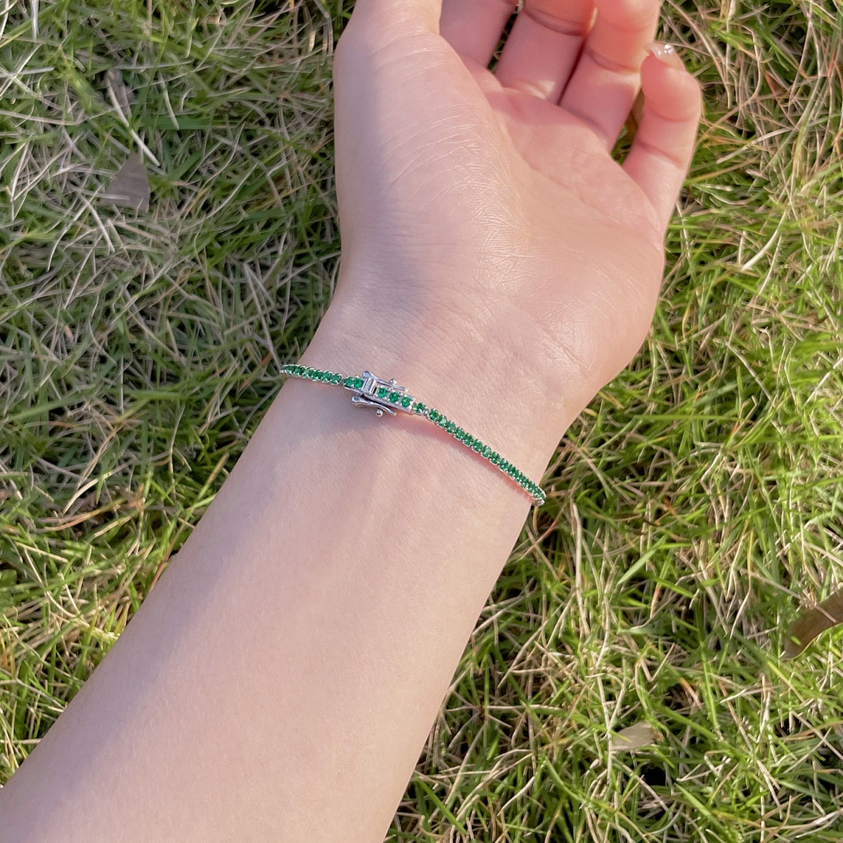[Joyas Regalia] Pulsera de fiesta con corte redondo, radiante y colorida