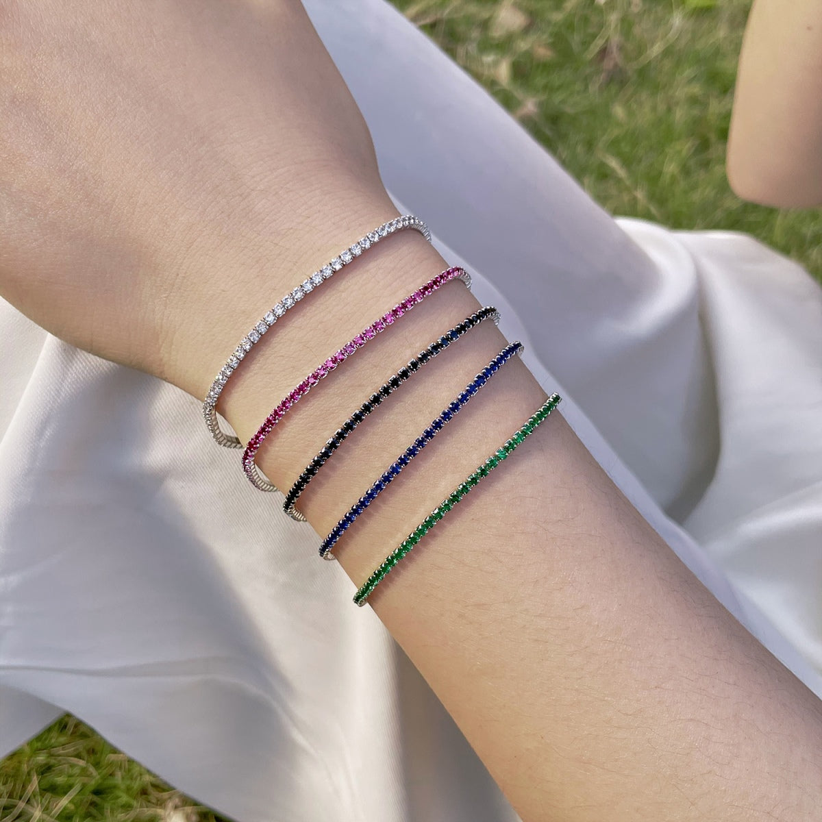 [Joyas Regalia] Pulsera de fiesta con corte redondo, radiante y colorida