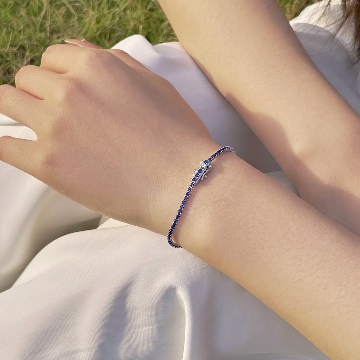 [Joyas Regalia] Pulsera de fiesta con corte redondo, radiante y colorida