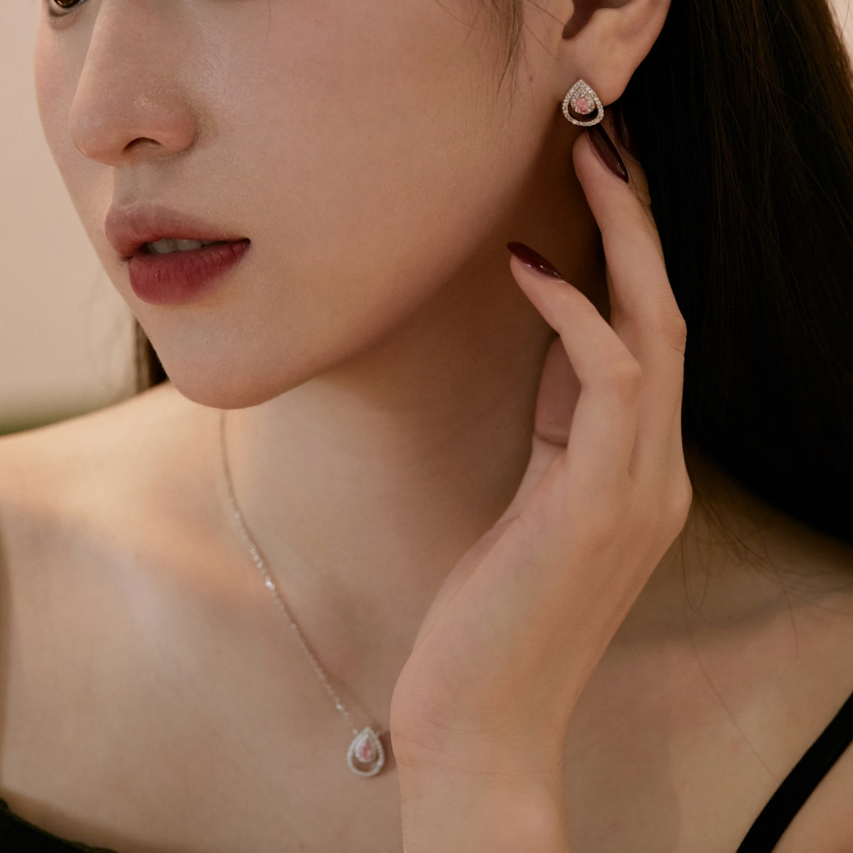 [Joyas Regalia] Pendientes diarios brillantes y delicados con forma de gota de agua