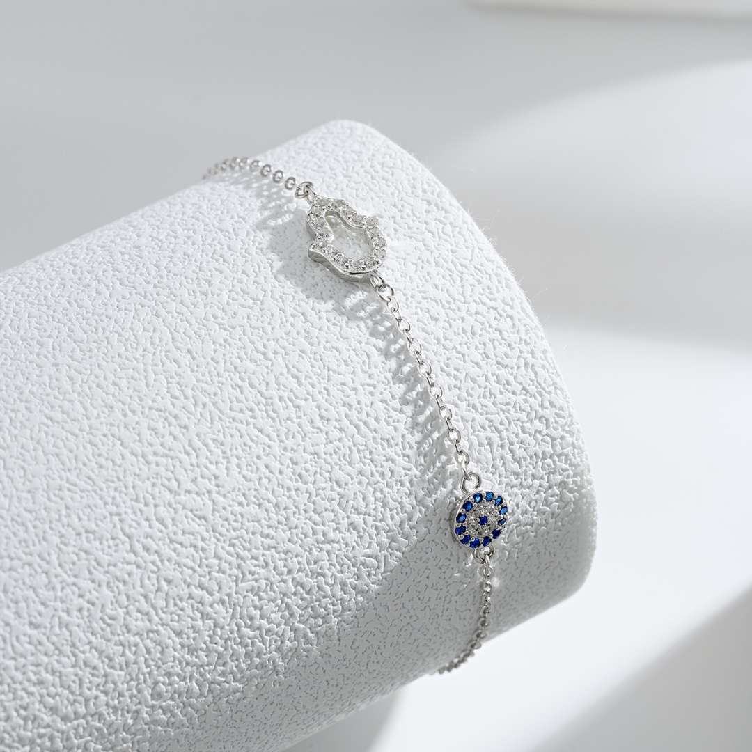 [Joyas Regalia] Collar con forma de Gost y forma redonda