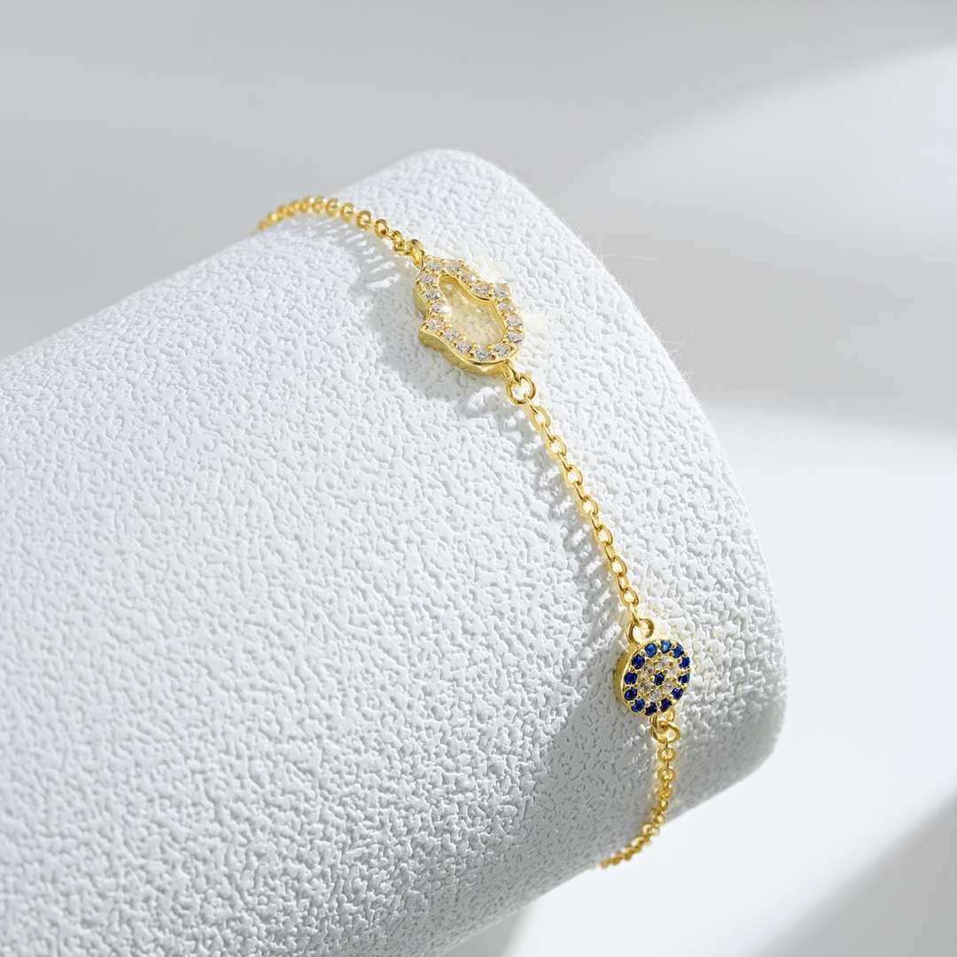 [Joyas Regalia] Collar con forma de Gost y forma redonda