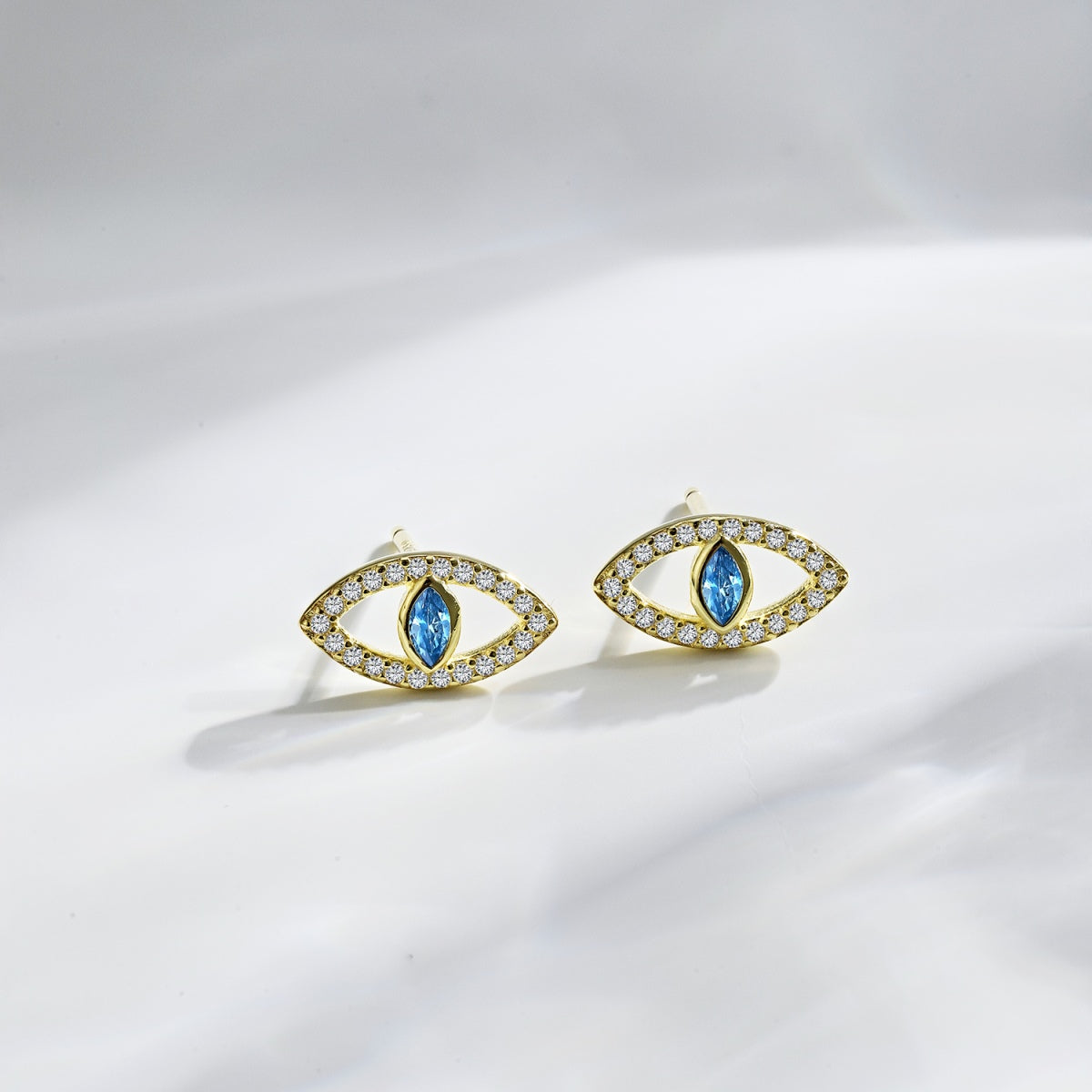 [Joyas Regalia] Pendientes huecos con ojos de diablo azul