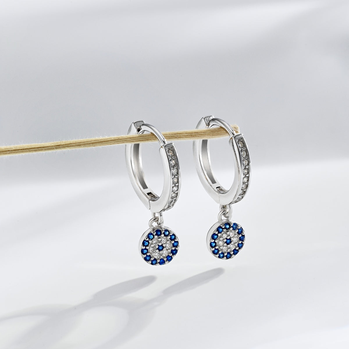 [Joyas Regalia] Pendientes únicos de ojo de diablo