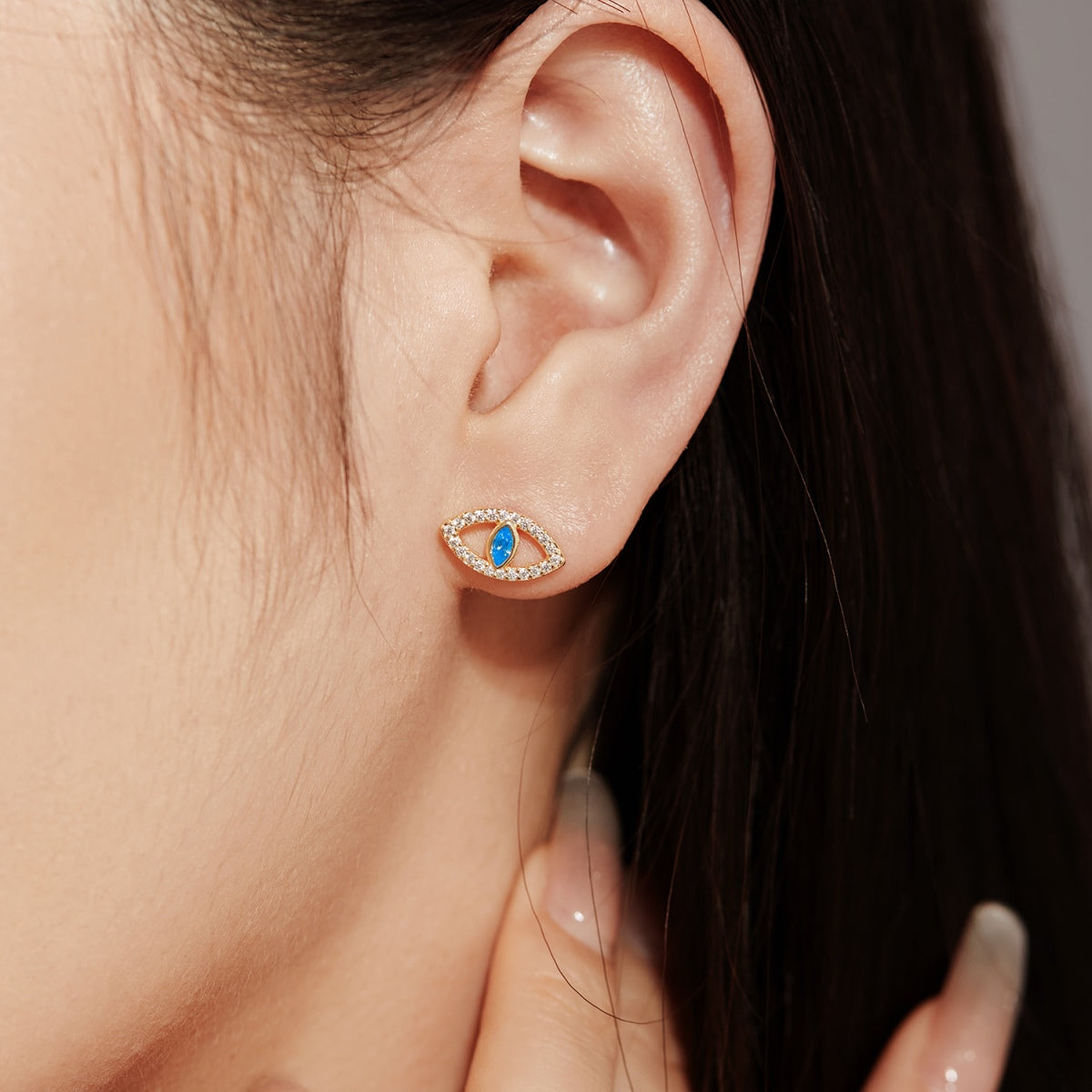 [Joyas Regalia] Pendientes huecos con ojos de diablo azul