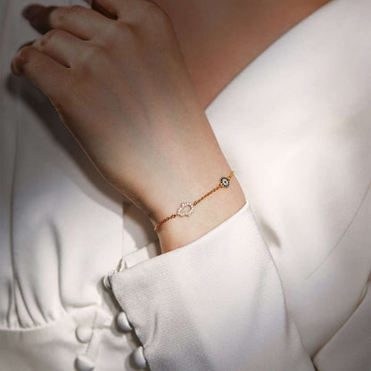 [Joyas Regalia] Collar con forma de Gost y forma redonda