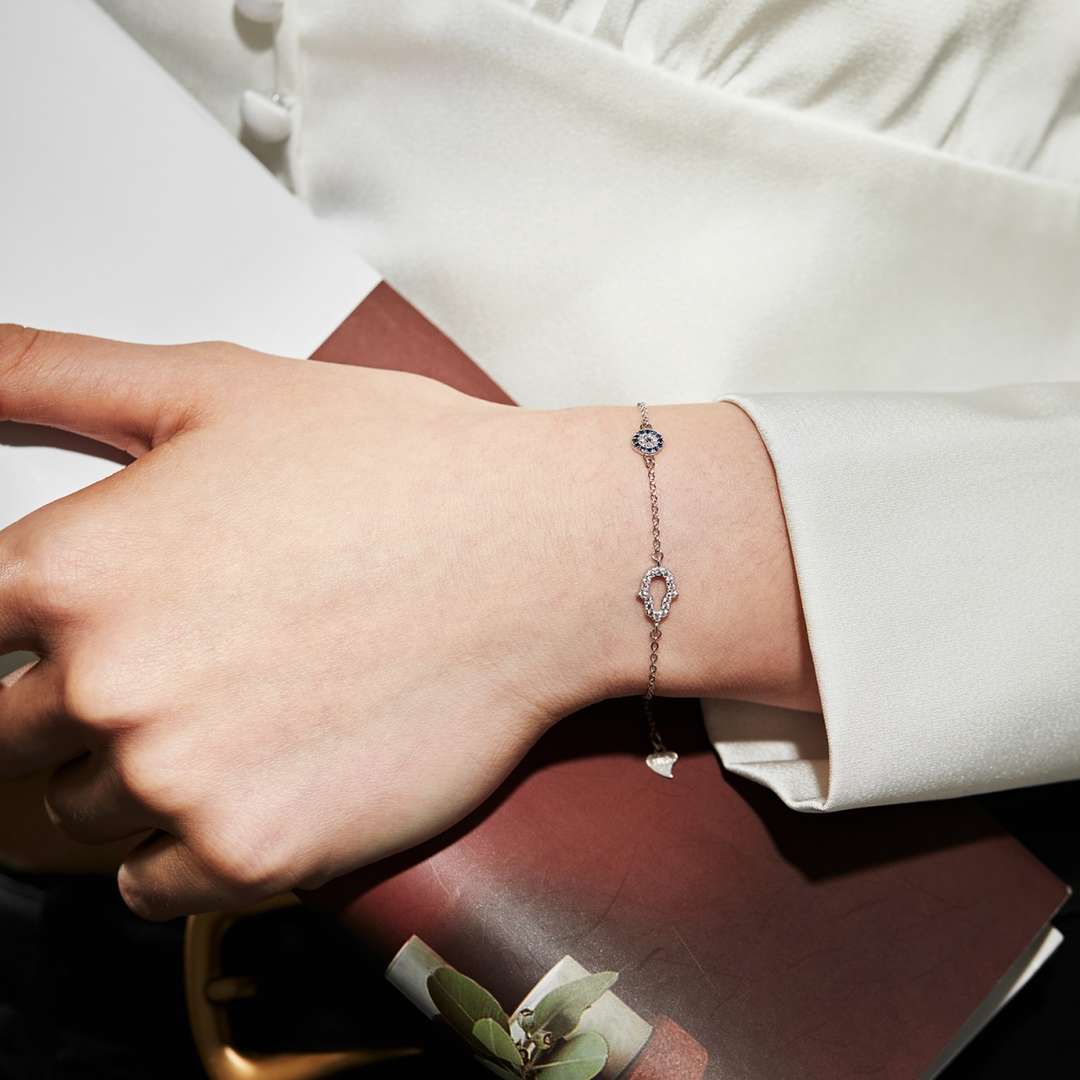 [Joyas Regalia] Collar con forma de Gost y forma redonda