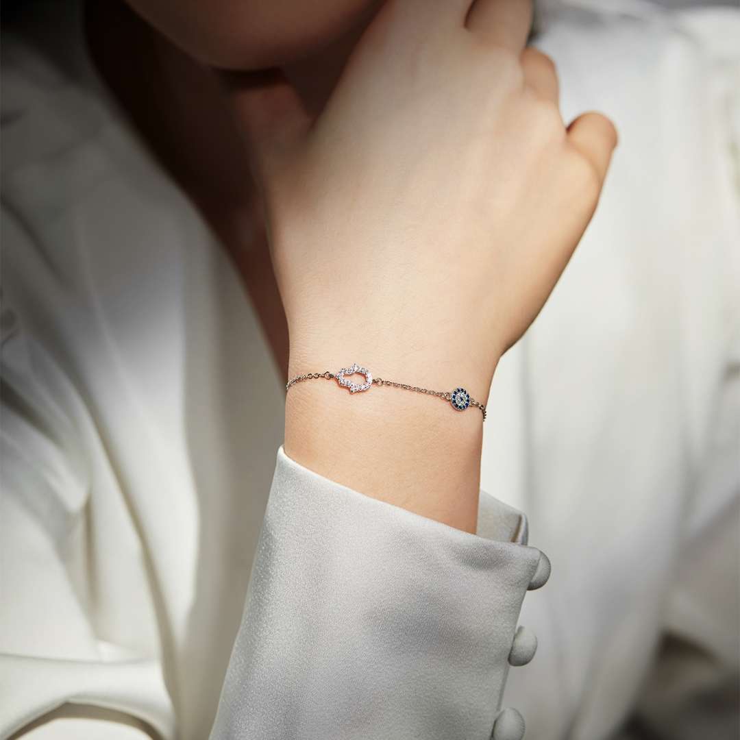 [Joyas Regalia] Collar con forma de Gost y forma redonda
