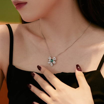 [Joyas Regalia] Collar lujoso con corte esmeralda en forma de flor