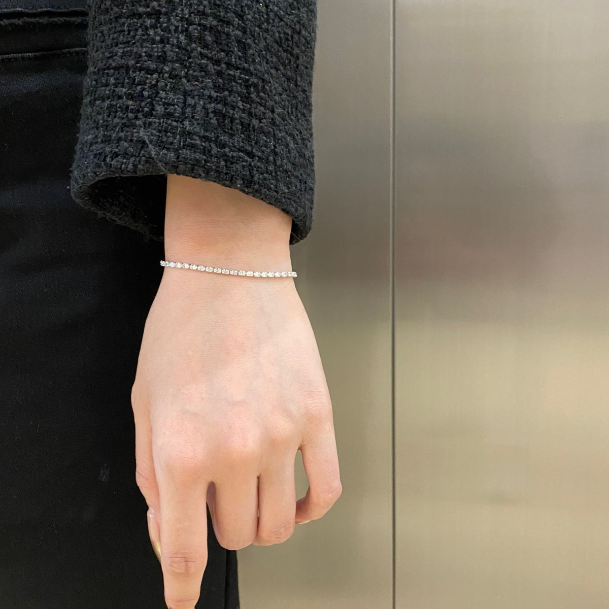 [Joyas Regalia] Elegante pulsera diaria con corte esmeralda