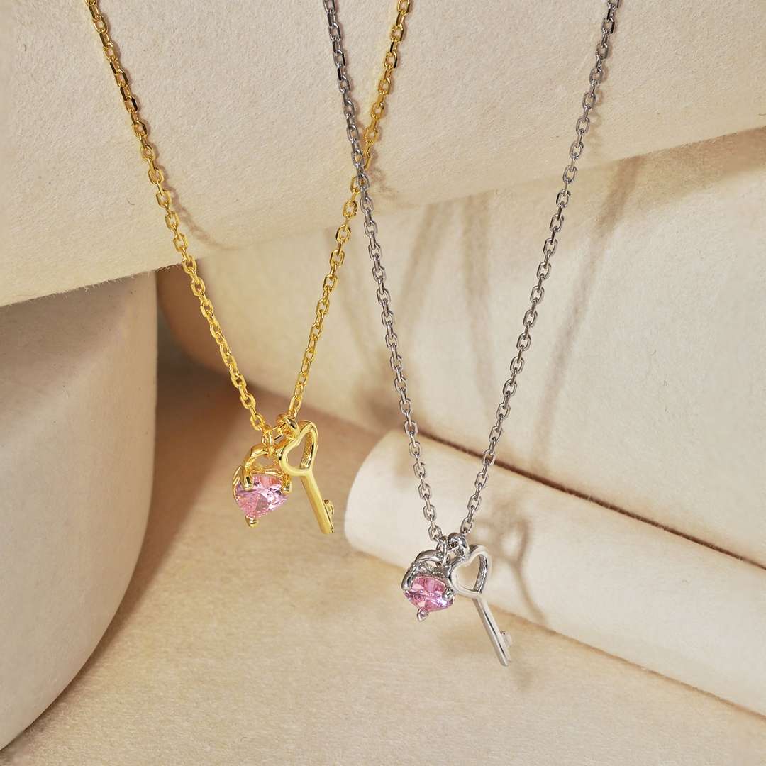 [Bijoux Regalia] Collier pendentif clé en forme de cœur unique