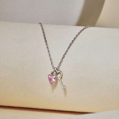[Bijoux Regalia] Collier pendentif clé en forme de cœur unique