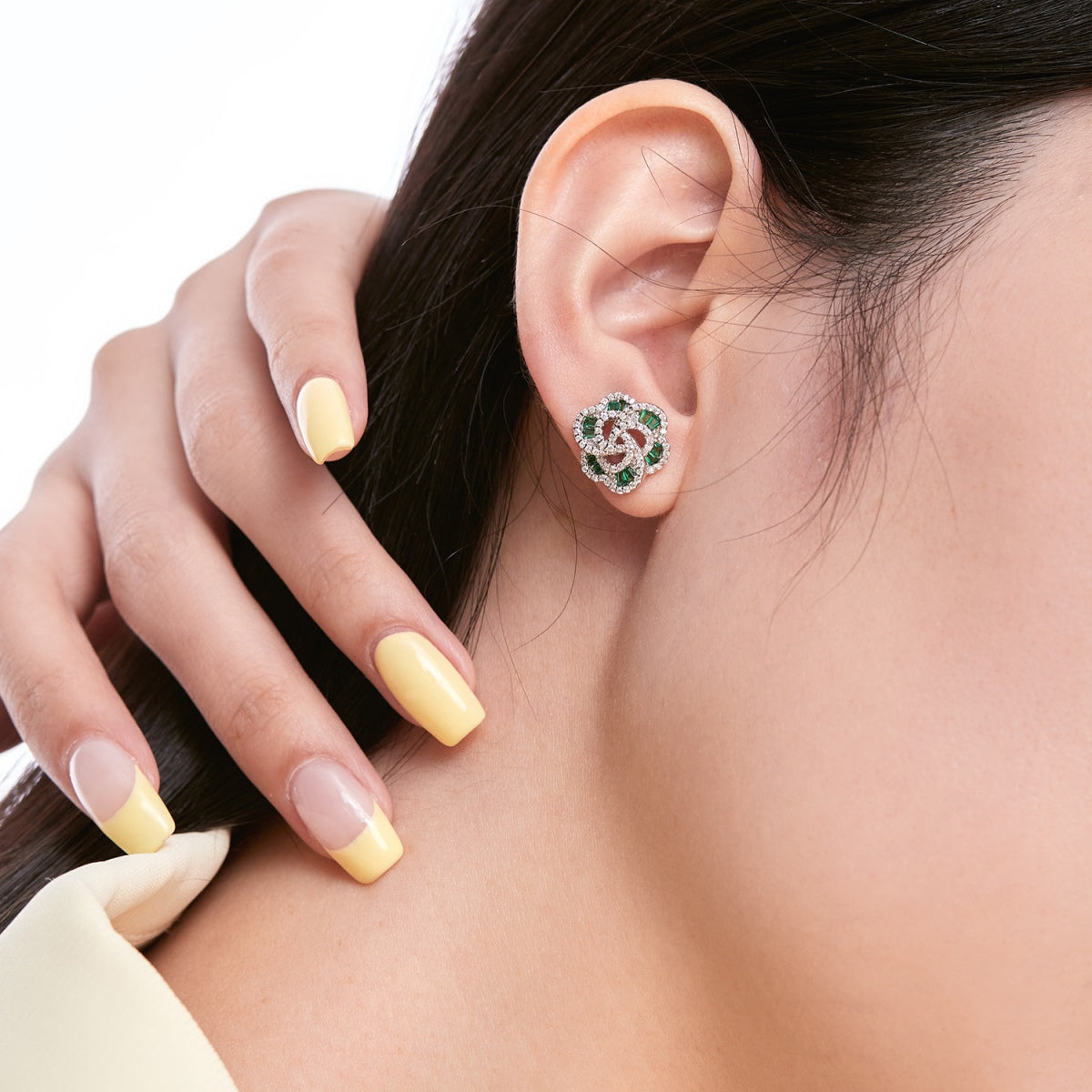 [Joyas Regalia] Exquisitos pendientes diarios con forma de flor