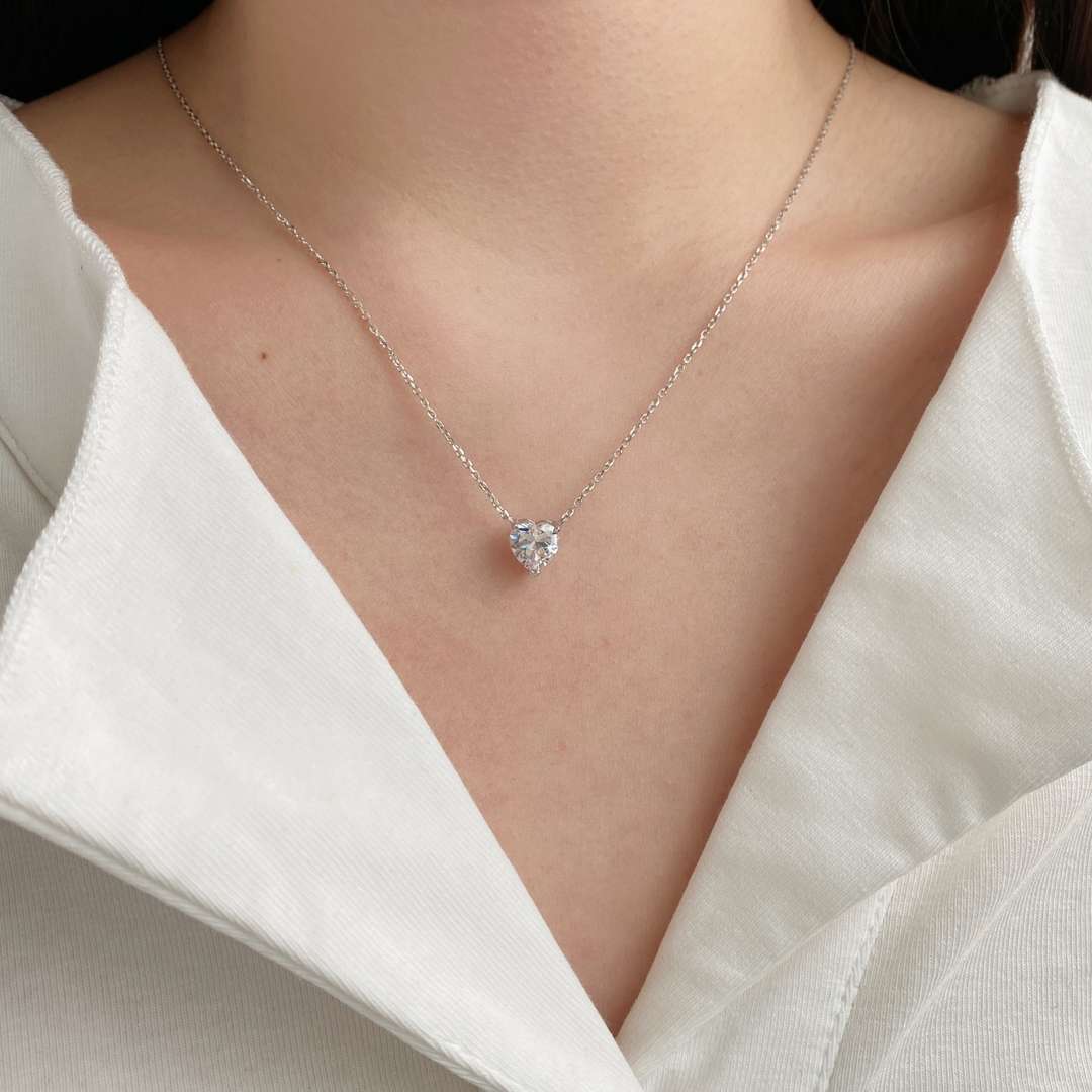 [Joyas Regalia] Collar con colgante de piedra principal en forma de corazón para clavícula